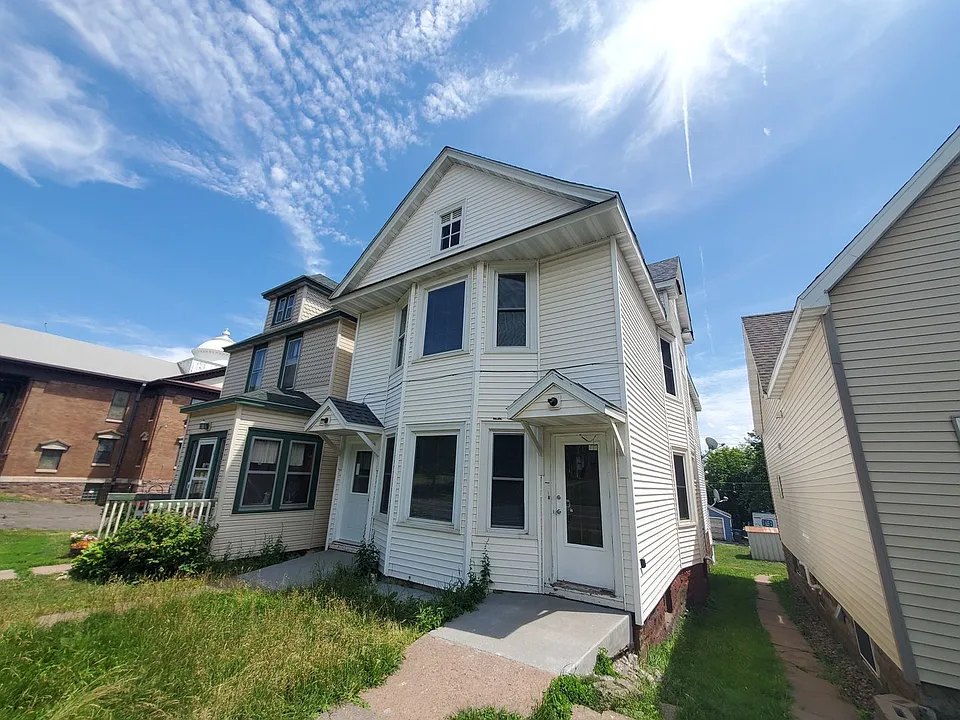 2214 W 3rd St