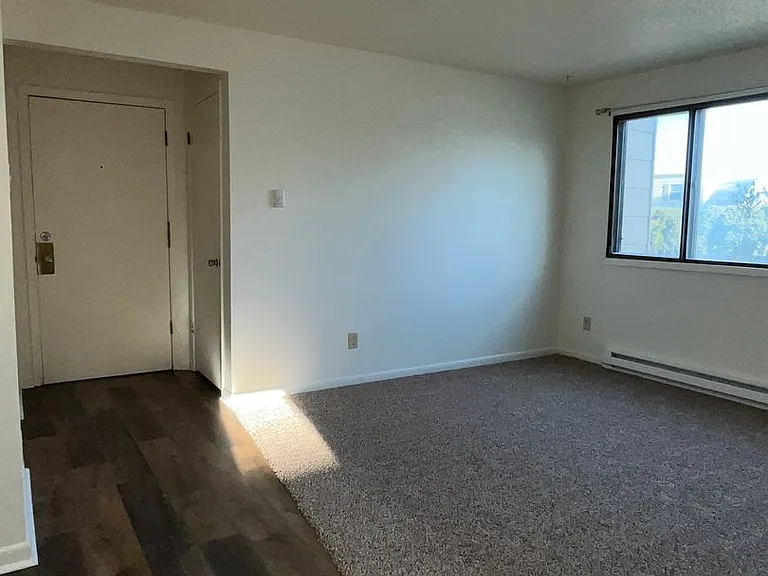 3010 W Omaha St — Photo 4