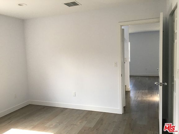 4th image of 3527 Siskiyou St