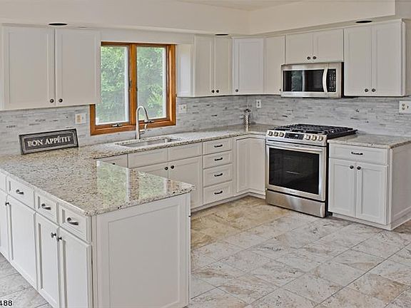 2nd image of 27 Leigh Ct