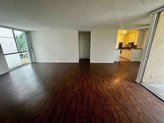 5th image of 1054 S Bedford St #308C