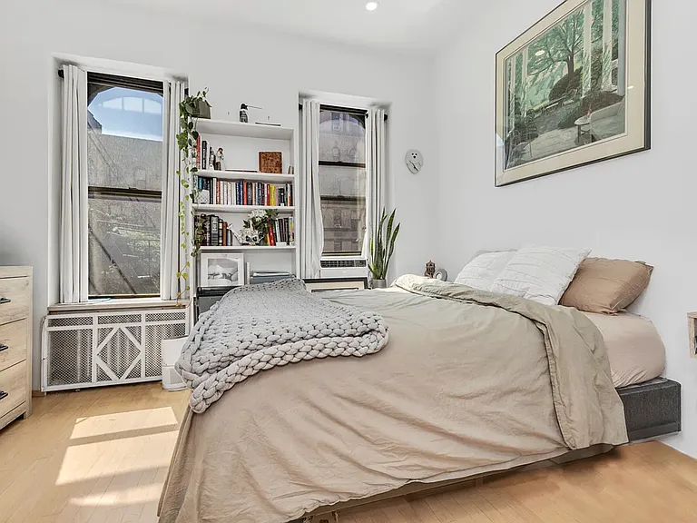 134 W 81st St #7 — Photo 3