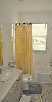 4th image of 4947 Victoria Cir