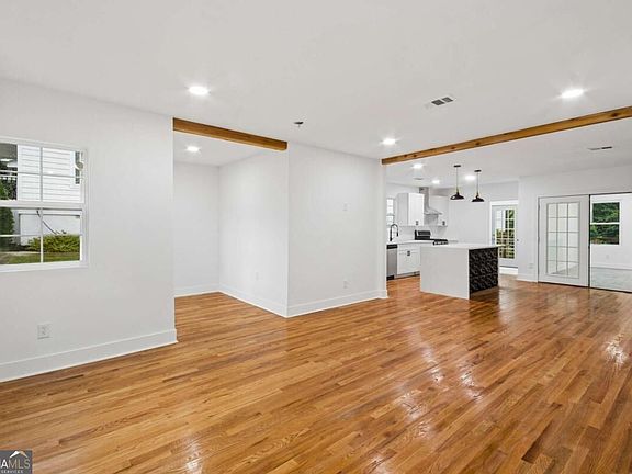5th image of 2886 Joyce Ave
