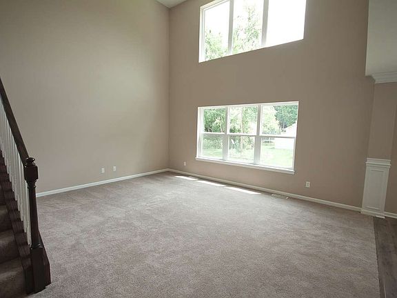 Great room with 20 foot ceiling