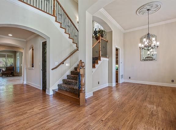 4th image of 4800 Fairbank Ln