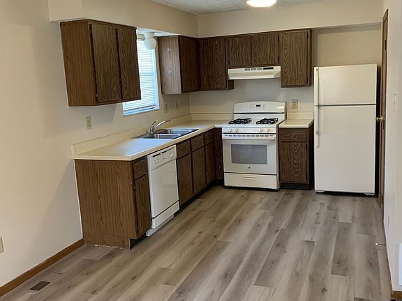 5th image of 4832 Briston Dr