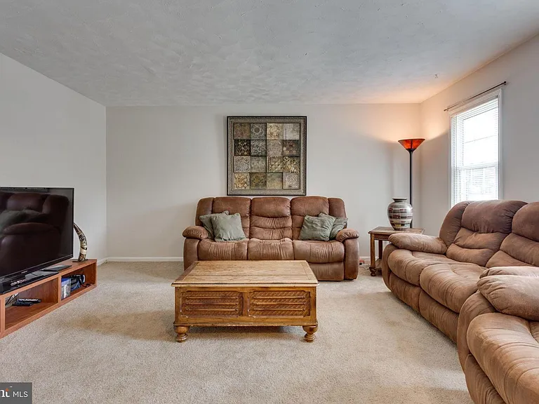 9427 Cherwek Dr — Photo 10