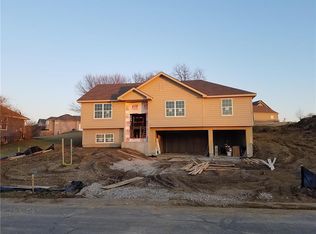 439 Madison Creek Dr, Raymore, MO 64083