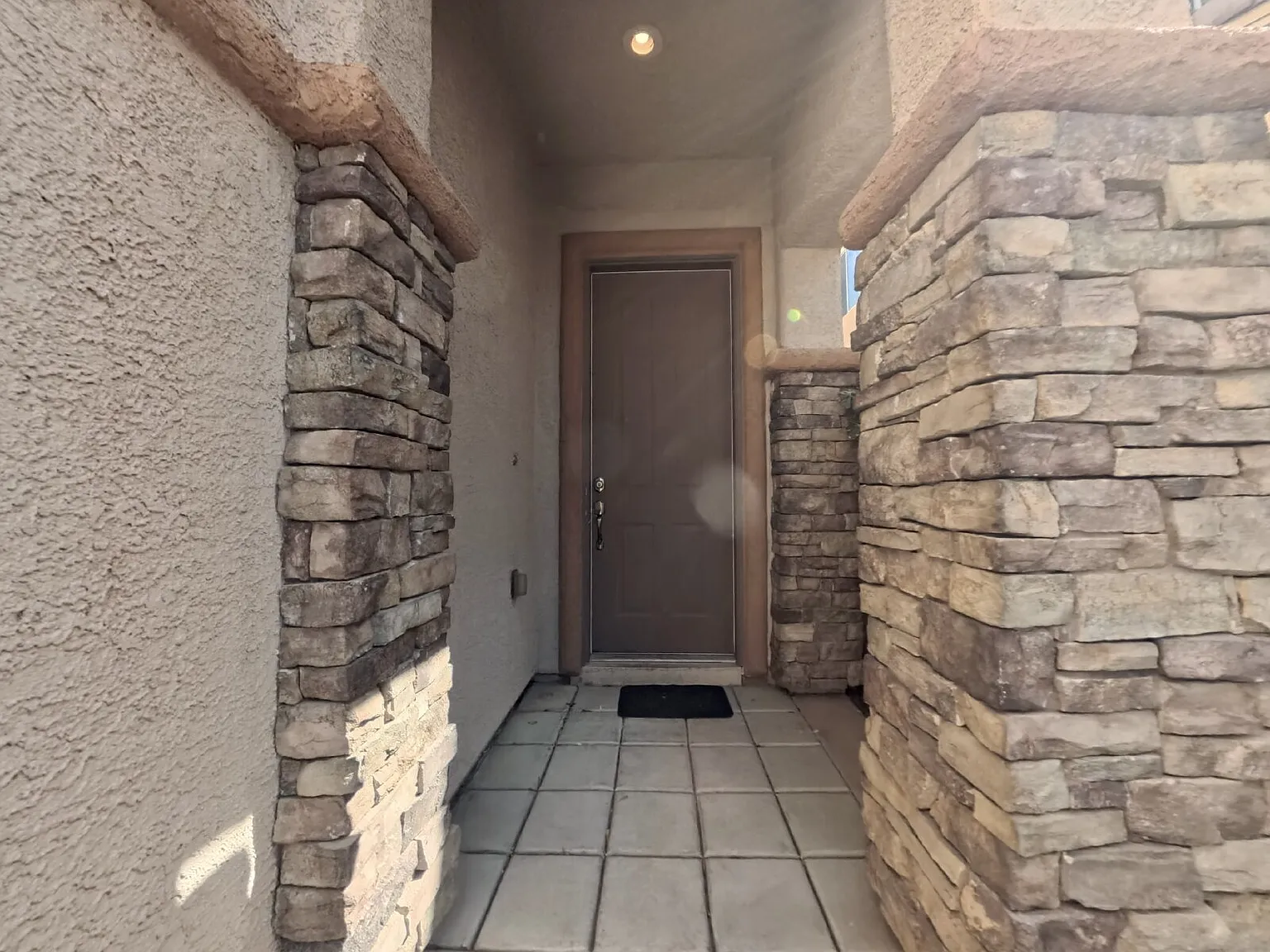 3 bed, 2.5 bath, 1786 sqft, $1,945 — Photo 3