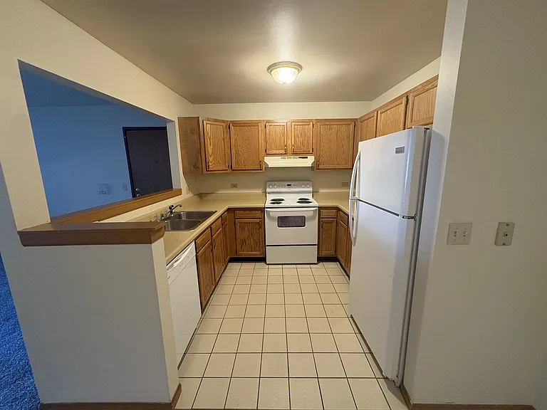 Maple Leaf Apartments — Photo 20