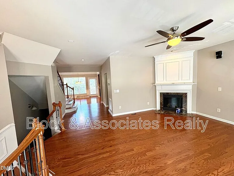 2705 Laurelcherry St — Photo 4