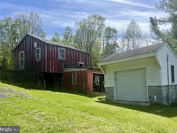 4th image of 2877 Couchtown Rd