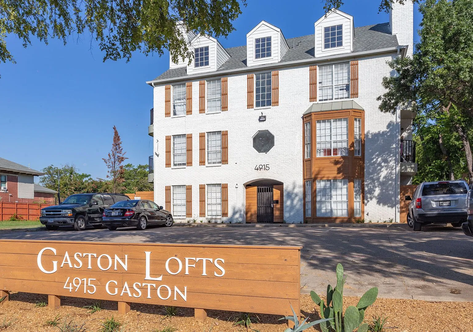 4915 Gaston Lofts — Photo 2