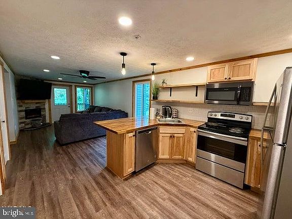 2nd image of 143 E Valley Point Ln #1128