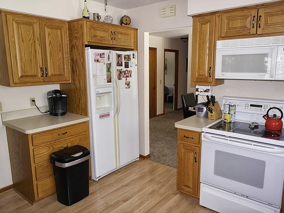 4th image of 18965 Riverview Dr