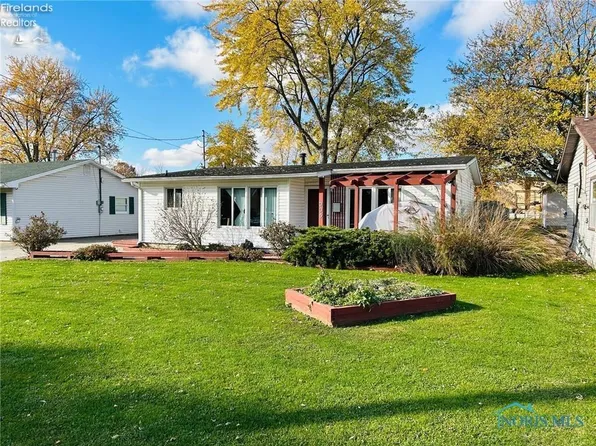 335 Benton St, Oak Harbor, OH 43449