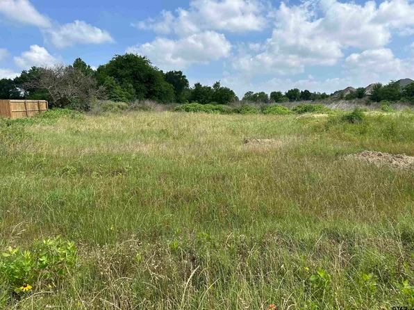 3139 Club Dr, Tyler, TX 75703