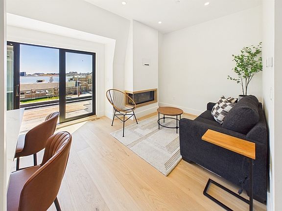 4th image of 1676 Columbia Rd #3