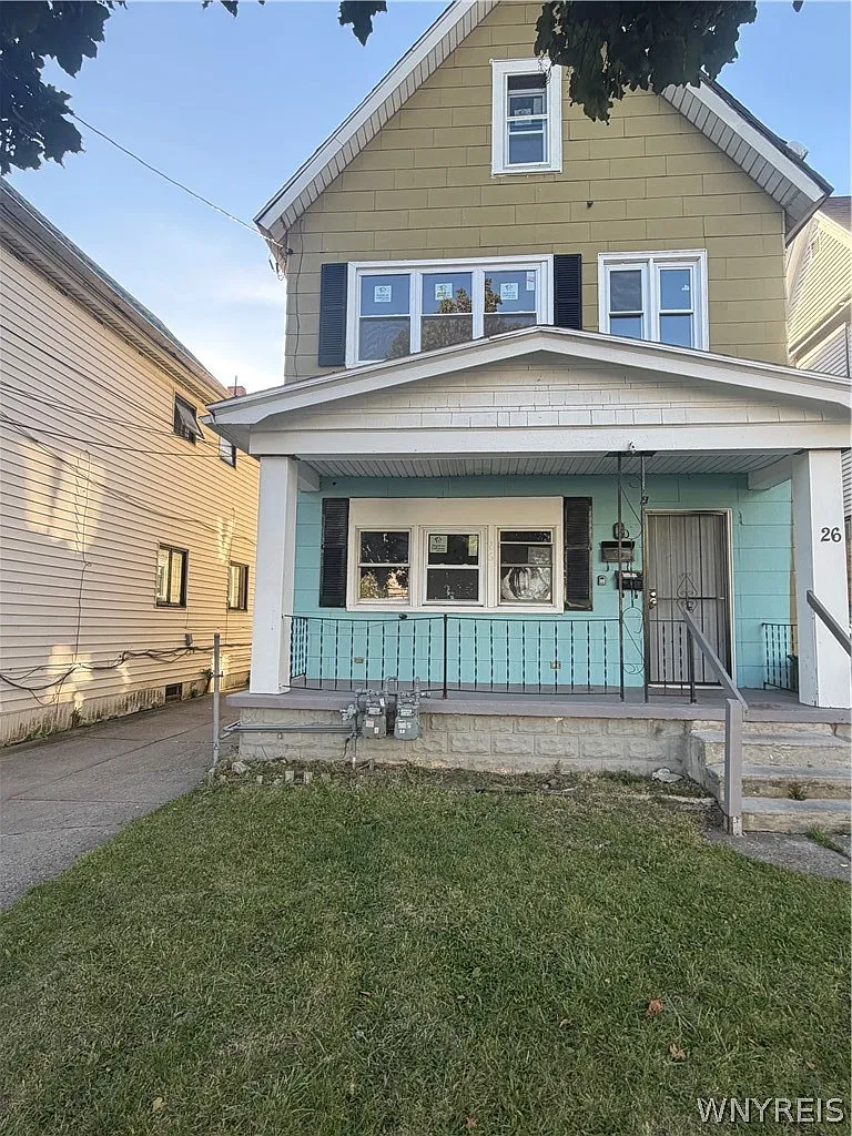 3 bed, 1.0 bath, 1113 sqft, $1,100 — Photo 1