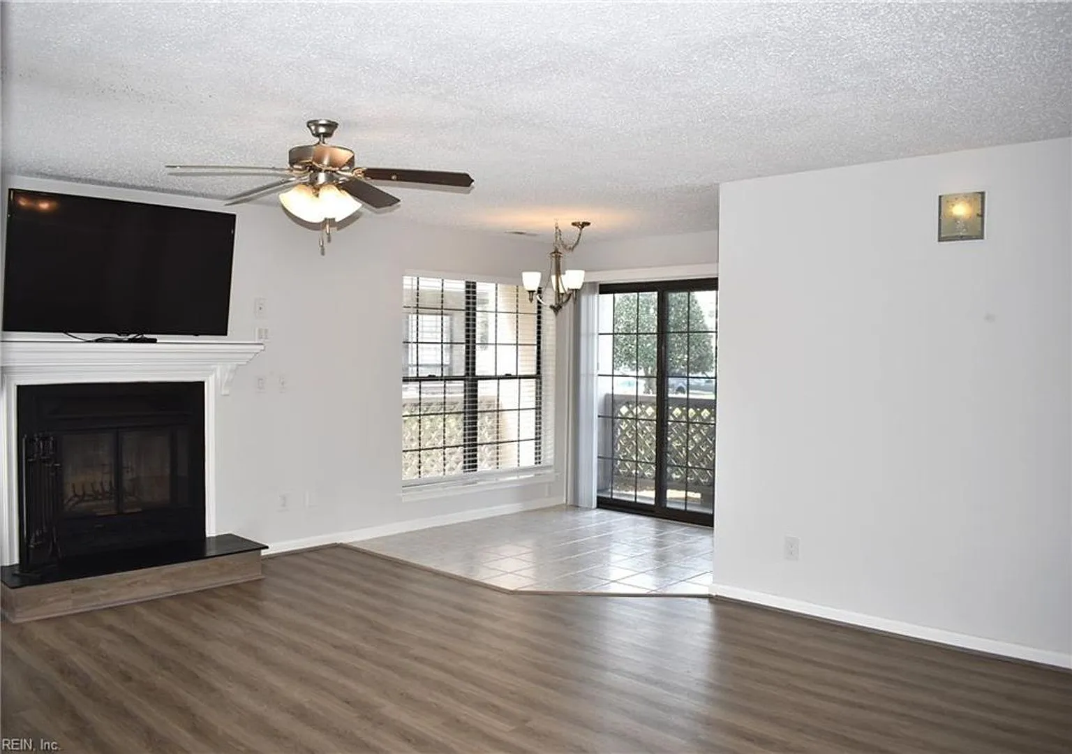 Waterfront Condo — Photo 4