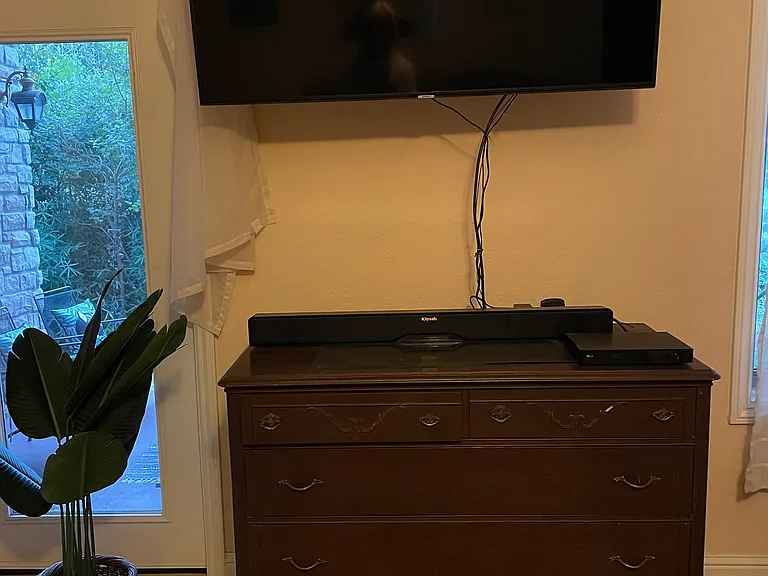 front room tv with Cable and DVD player, Klipsh sound bar.