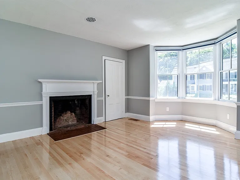 16 Pleasant St — Photo 17