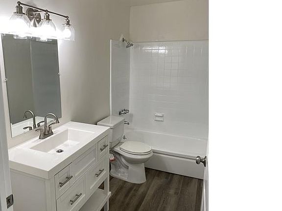 5th image of 6655 Woodley Ave #7
