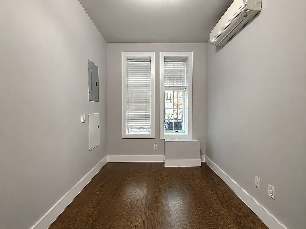 114 Woodbine Street — Photo 4