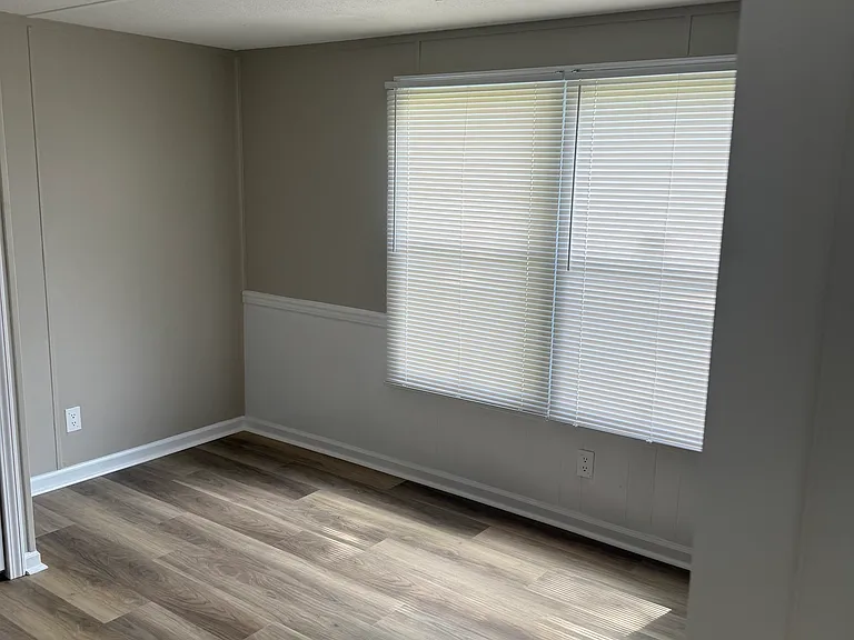 131 Maplewood Dr — Photo 8