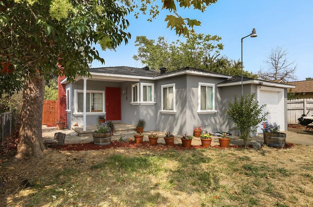 3933 23rd Ave photo 1