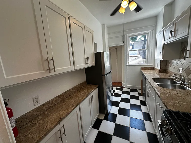1223 F St NE — Photo 17