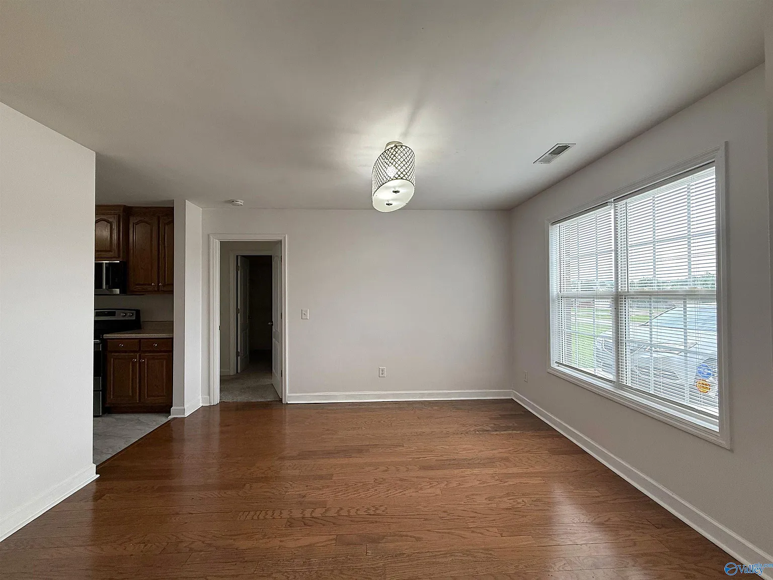 3 bed, 2.0 bath, 1492 sqft, $1,600 — Photo 4