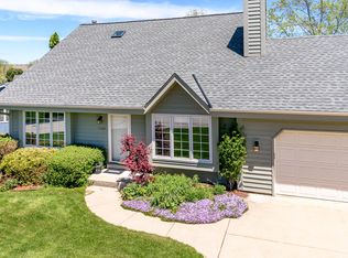 7380 W Imperial Dr, Franklin, WI 53132
