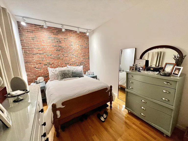 22 Cooper St #2 — Photo 6