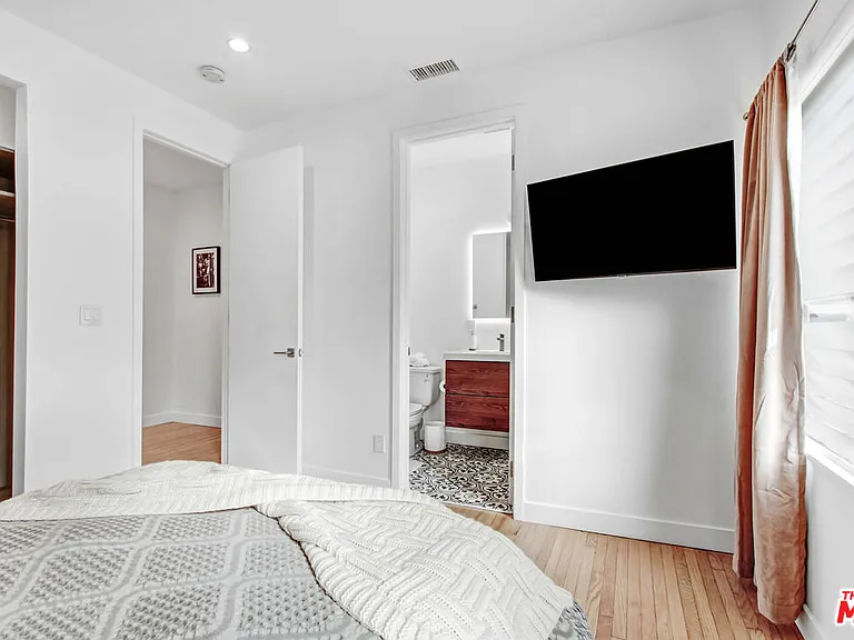 434 N Ogden Dr #1/2 — Photo 7