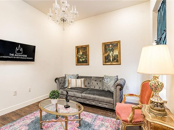 4th image of 336 Camp St #403