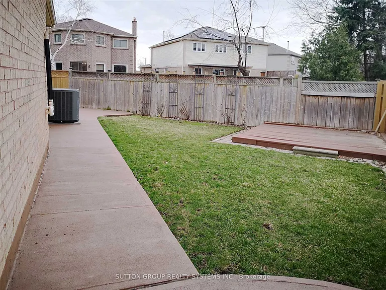6005 10th Line W #LOWER — Photo 5