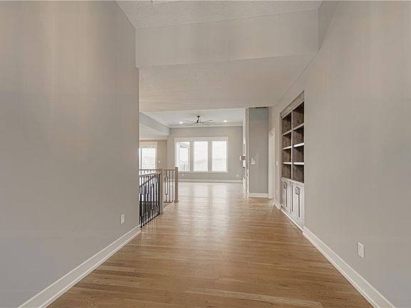4th image of 2318 Larkspur Ln