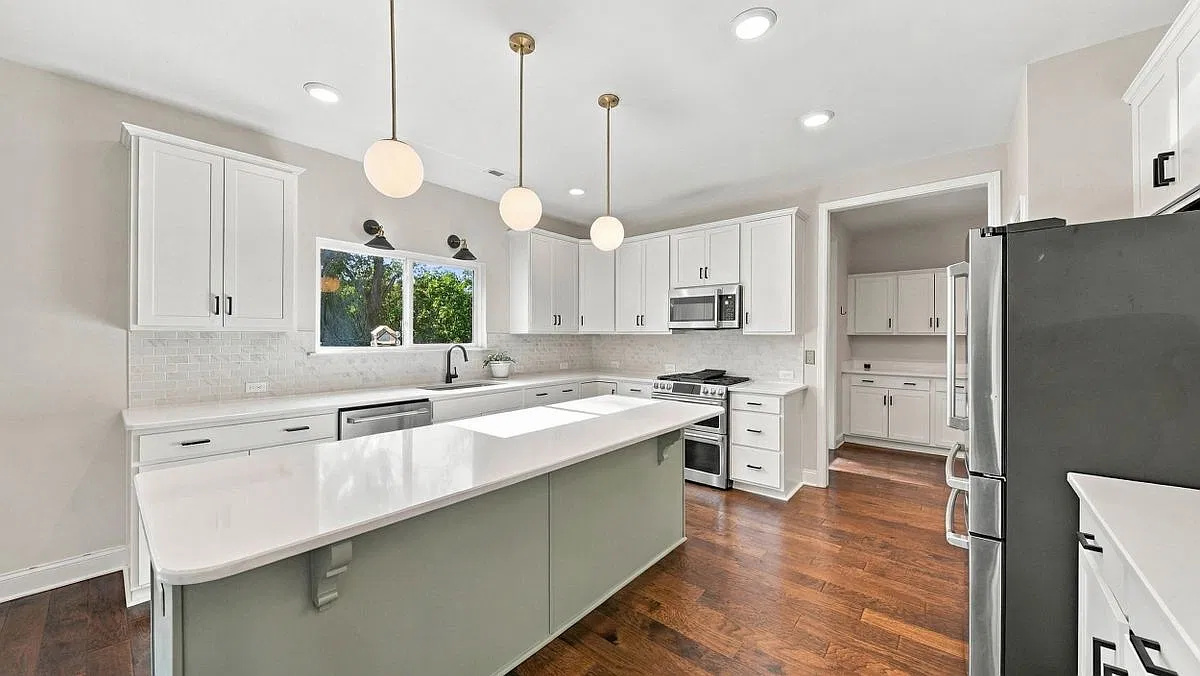 5 bed, 4.5 bath, 4246 sqft, $3,500 — Photo 1