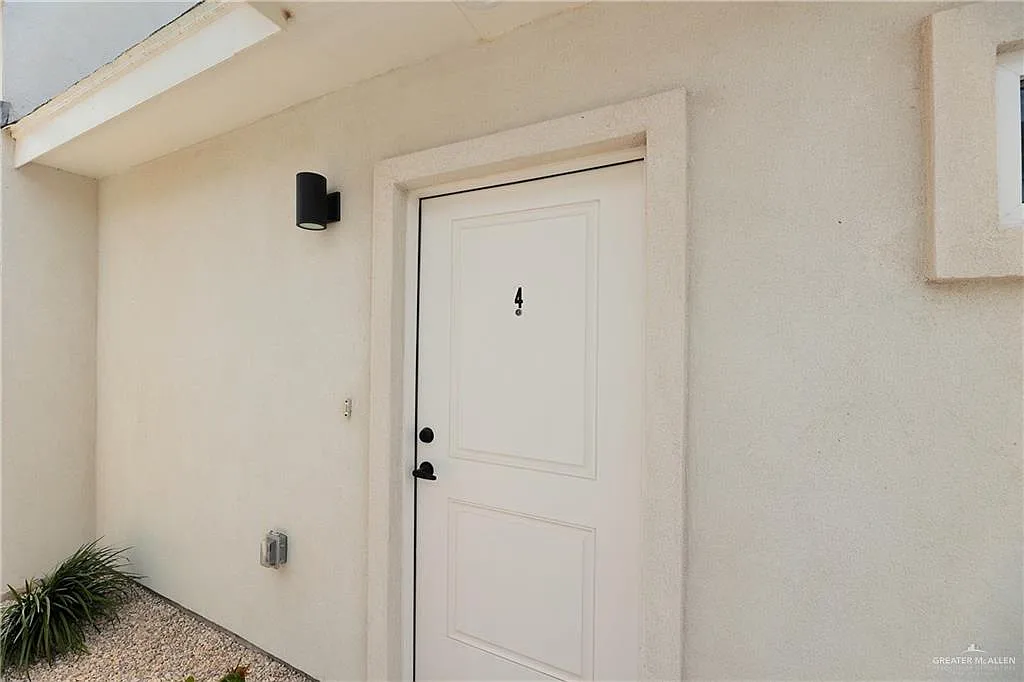 2 bed, 2.0 bath, 10214 sqft, $1,100 — Photo 4