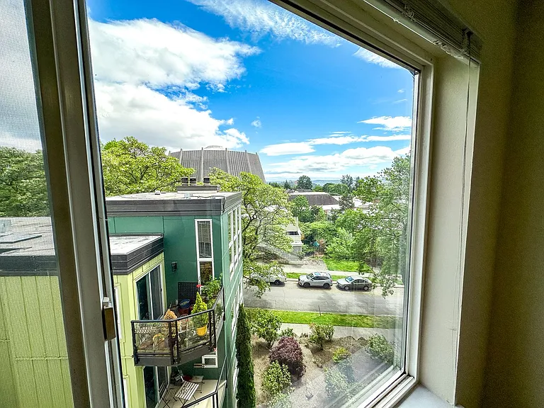 Madison Court — Photo 48