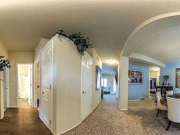 Entrance / Dining