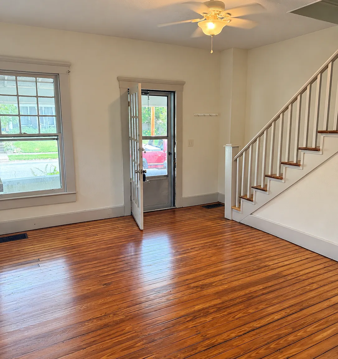 Steele Duplex - 423 Steele — Photo 2