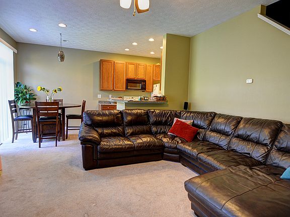 3rd image of 9249 Great Lakes Cir