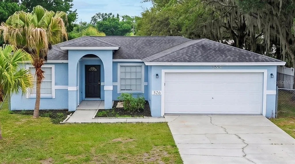 3 bed, 2.0 bath, 1121 sqft, $2,000 — Photo 1