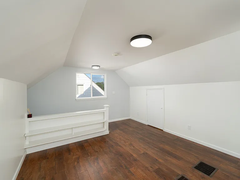 966 E Barrett Ave — Photo 14