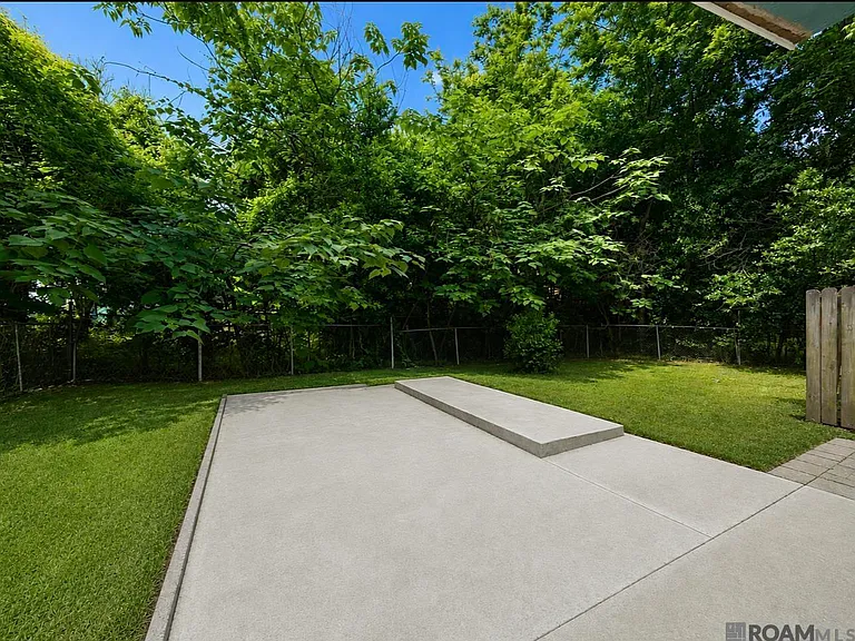 2645 Seneca St — Photo 16