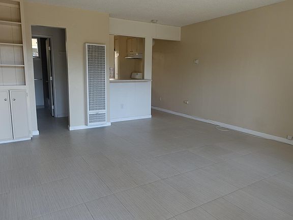 Studio is in renovation process. White walls and new kitchen coming.