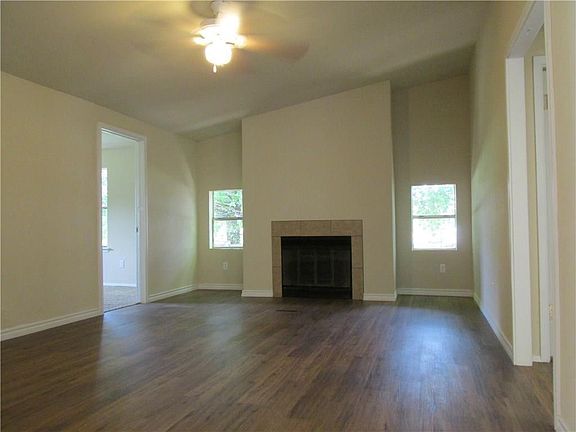 3rd image of 16 Willow Bend Ct